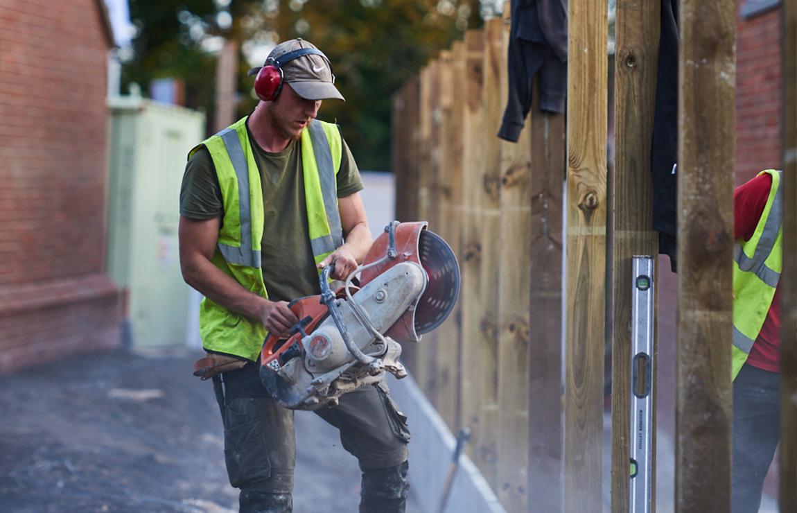builders working